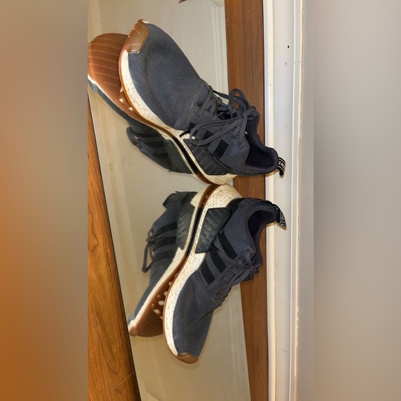 Adidas NMD R2 - Picture 2 of 3